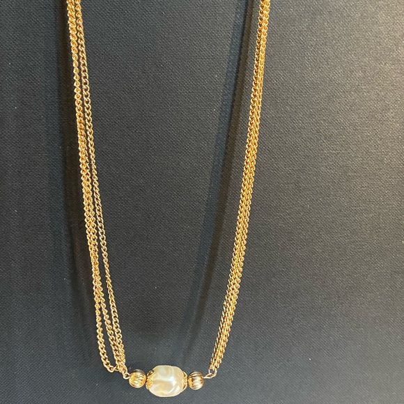 Vtg Goldtone 26” (approximate) Chain/Abstract Faux Pearl - Picture 4 of 7
